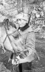 Лесник Мамыкин Василий Павлович с лошадью на стоянке родника Ак-Чокрак