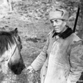 Лесник Мамыкин Василий Павлович с лошадью на стоянке родника Ак-Чокрак