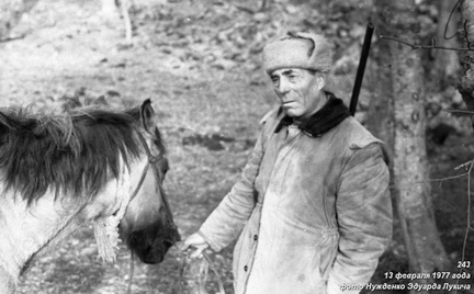 Лесник Мамыкин Василий Павлович с лошадью на стоянке родника Ак-Чокрак