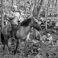 Лесник Мамыкин Василий Павлович с лошадью на стоянке родника Ак-Чокрак