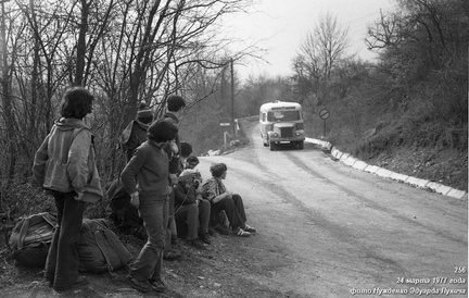  Поселок Розовый. Остановка автобуса. Туристический клуб Спартак 24 марта 1977