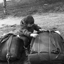 Возле рюкзаков. Район Горного Озера 02 апреля 1977