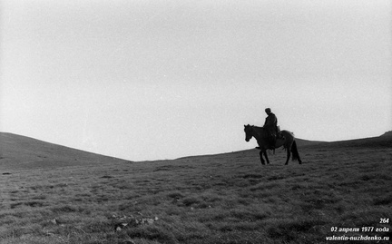 Мамыкин Василий Павлович на коне возле Дипло. Бабуган