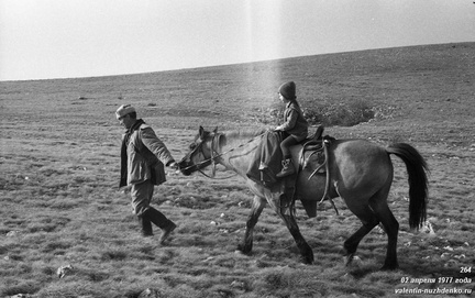 Мамыкин Василий Павлович на коне возле Дипло. Бабуган