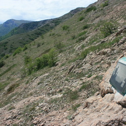 Кромка Куртоира. Памятник инструкторам