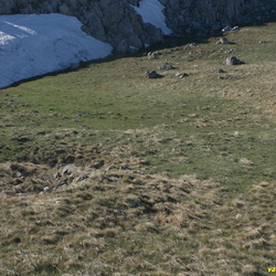 Понор Хуру-Голь и следы обвалования
