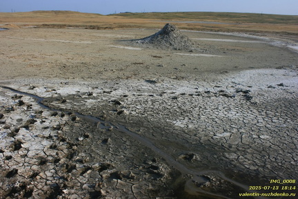 Абиха грязевая сопка (грязевой вулкан) и окрестности