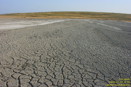 Булганакское грязевулканическое сопочное поле. Грязевой вулкан Центральное озеро