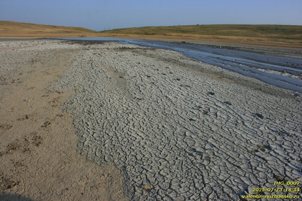 Булганакское грязевулканическое сопочное поле. Грязевой вулкан Центральное озеро