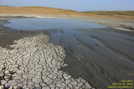 Булганакское грязевулканическое сопочное поле. Грязевой вулкан Центральное озеро