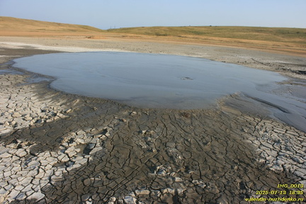 Булганакское грязевулканическое сопочное поле. Грязевой вулкан Центральное озеро
