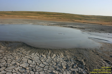 Булганакское грязевулканическое сопочное поле. Грязевой вулкан Центральное озеро