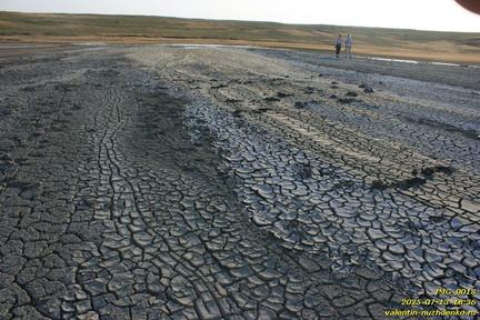 Булганакское грязевулканическое сопочное поле. Грязевой вулкан Центральное озеро