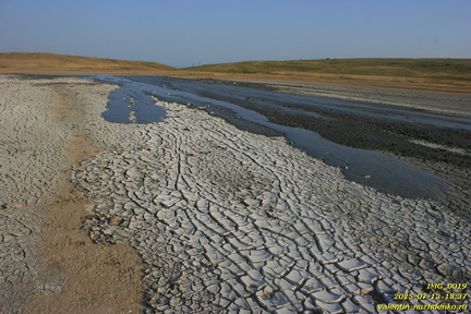 Булганакское грязевулканическое сопочное поле. Грязевой вулкан Центральное озеро