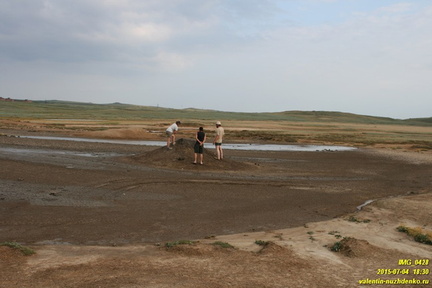 Абиха грязевая сопка (грязевой вулкан) и окрестности