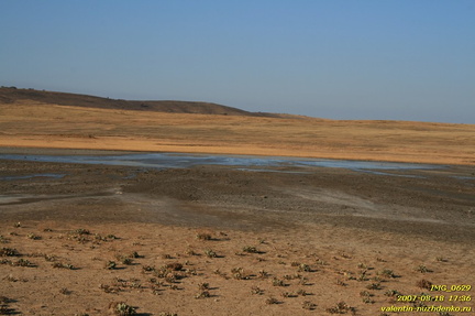 Центральное озеро. Грязевая сопка (грязевой вулкан)