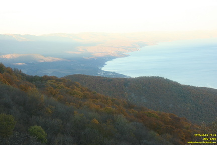 Алушта и восточнее, вид с Бабугана на закате