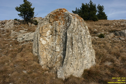 Камень в Хызыл-Хош (Пещерный натёк на Гурзуфской яйле)