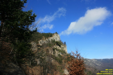 Вид на скалу Авунда из ур. Сказочное