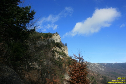 Вид на скалу Авунда из ур. Сказочное