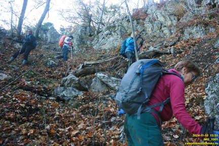 Теснина ур. Сказочное, между калиткой и площадкой над тесниной