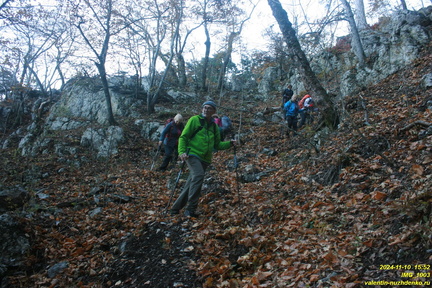 Теснина ур. Сказочное, между калиткой и площадкой над тесниной