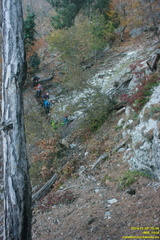 Теснина ур. Сказочное, между калиткой и площадкой над тесниной