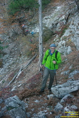 Теснина ур. Сказочное, между калиткой и площадкой над тесниной